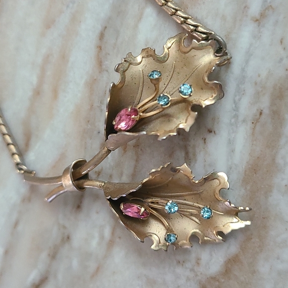 Vintage 1940s Floral Necklace & Earring Set - Picture 6 of 9